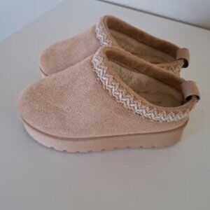 Link Girl shoes size 12 they are UGG like shoes Tan